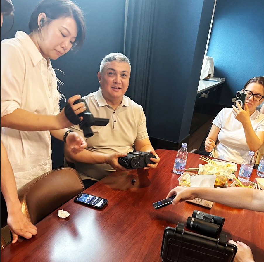 吉尔吉斯斯坦商务部长到访映界光电，共探欧亚市场新机遇